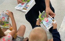 Фото 2: До дітей у модульне містечко на Сихові завітали шкільні офіцери поліції: говорили про безпеку руху