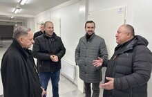 Фото 4: Архієпископ Мечислав Мокшицький відвідав найбільше модульне містечко та поспілкувався з його мешканцями