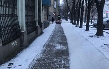 Фото 5: Вночі на вулицях міста працювало 69 одиниць снігоприбиральної техніки