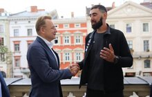 Фото 6: Мер Львова зустрівся з Ніко Амірґулашвілі, котрий планує пішки пройти від Вільнюса до Тбілісі