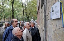 Фото 3: На будинку, де жив Володимир Івасюк у Львові, відкрили пам’ятну таблицю