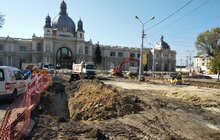 Фото 13: Реконструкція пл. Двірцевої: 70% інженерних мереж вже замінені