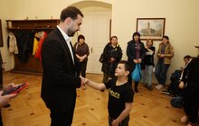 Фото 2: Діти з прифронтових і тимчасово окупованих міст Донеччини сьогодні відвідали львівську Ратушу