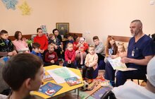Фото 5: Сьогодні тисячі дітей в школах, садочках і лікарнях Львова читали різдвяні казки