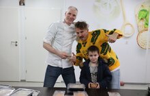 Фото 10: Відомий шеф-кухар Євген Клопотенко вже два місяці привозить їжу для переселенців у модульні містечка Львова (відео)