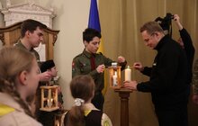 Фото 8: Львівські пластуни передали місту Вифлеємський вогонь миру