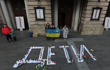 Фото 12: У Львові провели мирну акцію «ДЕ ТИ», присвячену річниці трагедії в маріупольському театрі
