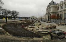 Фото 1: Реконструкція пл. Двірцевої: розпочато монтаж трамвайної контактної мережі