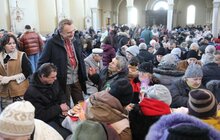 Фото 3: На Різдво у Львові організували святковий обід для найбільш потребуючих