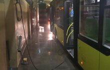 Фото 9: Комунальні служби продовжують дезінфікувати місто: миють вулиці, тротуари, зупинки транспорту, сходові клітки будинків