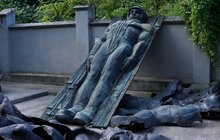 Фото 2: Демонтаж елементів Монументу слави триває: місто готує технічне завдання на архітектурний конкурс щодо облаштування цього простору