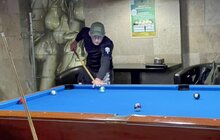 Фото 9: Пацієнти центру НЕЗЛАМНІ спробували новий вид реабілітації – гру в більярд