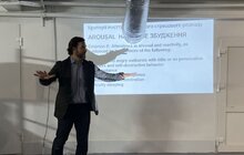 Фото 4: Психіатр із США прочитав львівським медикам лекцію про стреси – під час повітряної тривоги в укритті