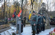 Фото 1: На братській могилі на цвинтарі Старого Знесіння відбулося вшанування пам’яті загиблих воїнів УГА