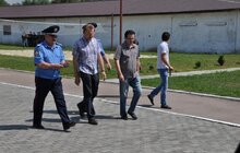 Фото 9: Місто передало батальйону «Львів» 60 бронежилетів та машину 