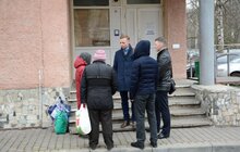 Фото 3: Помилися, поїли, отримали одяг і допомогу: місто знову організувало масштабний захід для безхатьків