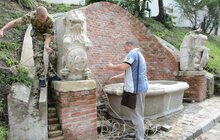 Фото 2: На «Криниці з левами» встановили відреставровані скульптури левів і запустили фонтан
