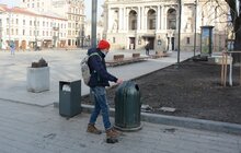 Фото 2: На пр Свободи облаштували 30 нових лавок та 15 урн
