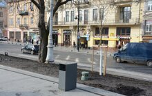Фото 7: На пр Свободи облаштували 30 нових лавок та 15 урн