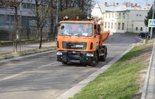 Фото 4: На вулицях Львова працюють порохотяги і поливально-мийні машини