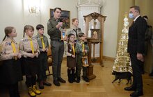 Фото 11: Пластуни передали міському голові Львова Вифлеємський вогонь миру