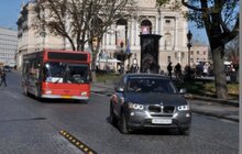 Фото 4: На пр.Свободи облаштовують окрему смугу для громадського транспорту