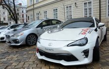 Фото 7: На площі Ринок презентували машини з проекту «OneLifeRally»