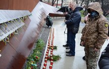 Фото 4: Родини Героїв Небесної Сотні прикрасили Меморіал пам’яті Героїв Небесної Сотні до новорічних та різдвяних свят