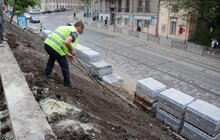 Фото 9: На верхній алеї вулиці Коперника облаштовують нову пішохідно-велосипедну доріжку