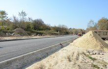 Фото 7: Триває капітальний ремонт вул. Миколайчука: підрядник облаштовує проїзну частину дороги з тротуарами
