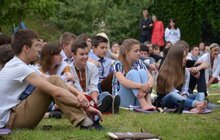 Фото 3: У неділю Митрополичі сади привітали молодь