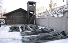 Фото 1: Музей «Територія терору» отримав 5 горельєфів з Монументу Слави