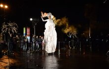 Фото 2: Відкриття Чемпіонату світу з шахів серед жінок завершила вулична вистава від театру «Воскресіння»