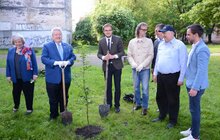 Фото 6: У Замарстинівському сквері висадили перше символічне дерево, ознаменувавши старт його реконструкції