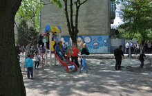 Фото 5: На вул. Сахарова – Богуна відновили дитячий майданчик