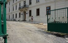 Фото 13: У школі №8 облаштували спортивний майданчик і замощують бруківкою подвір’я