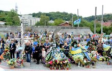 Фото 20: Сьогодні, у День Державного Прапора  України, національний стяг замайорів над могилами новітніх Героїв