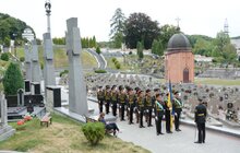 Фото 23: Сьогодні, у День Державного Прапора  України, національний стяг замайорів над могилами новітніх Героїв
