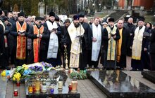 Фото 16: У Львові на Личаківському кладовищі вшанували пам’ять учасників бою під Крутами