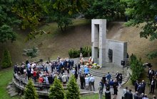 Фото 17: У Львові вшанували пам’ять розстріляних професорів на Вулецьких пагорбах