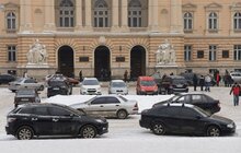 Фото 2: Площа біля пам’ятника Івану Франку перетворюється на парковку
