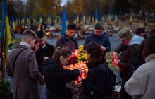 Фото 8: У Львові одночасно запалили лампадки на полях Почесних поховань воїнів