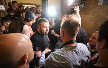 Фото 20: Невідомі особи виламали двері до міської ратуші та ввірвались всередину
