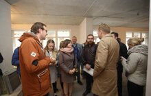 Фото 10: Міський голова Львова разом з юними «посадовцями» оглянув будівництво Молодіжного центру