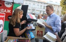Фото 5: На 25 Book Forum мер Львова придбав більше двох десятків книжок, однак відвідає ярмарок ще завтра