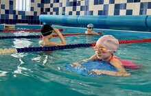 Фото 2: Як у Львові учнів 2-4 класів під час канікул безкоштовно навчають плавати (відео)