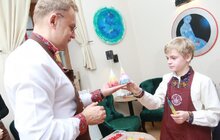 Фото 11: Мер Львова зі сім’єю долучився до майстер-класу з виготовлення свічки власноруч