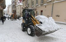 Фото 1: Мерія закликає мешканців бути особливо обережними через нависання буруль та снігу