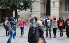 Фото 3: У Львові відбувся інтернаціональний молодіжний флеш-моб, що показав гендерну рівність
