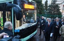 Фото 2: Делегація на чолі з Президентом проїхалась львівським електробусом